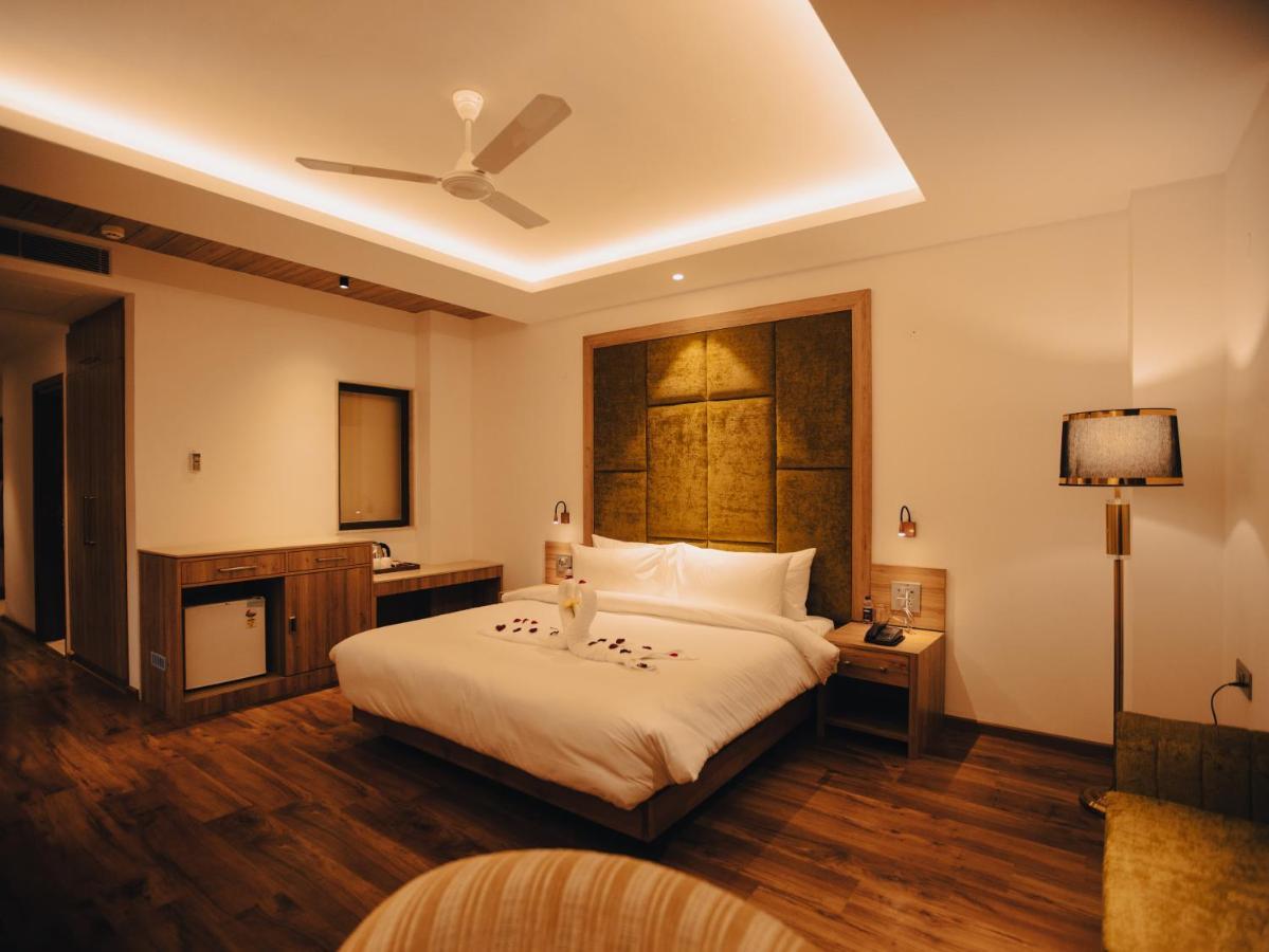 Clarks Inn Express, دهرادون المظهر الخارجي الصورة
