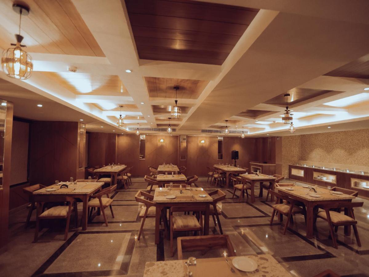 Clarks Inn Express, دهرادون المظهر الخارجي الصورة