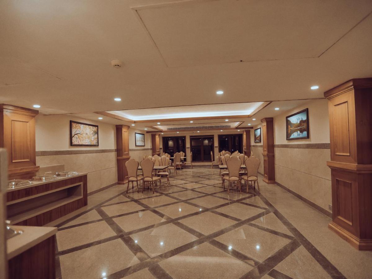 Clarks Inn Express, دهرادون المظهر الخارجي الصورة
