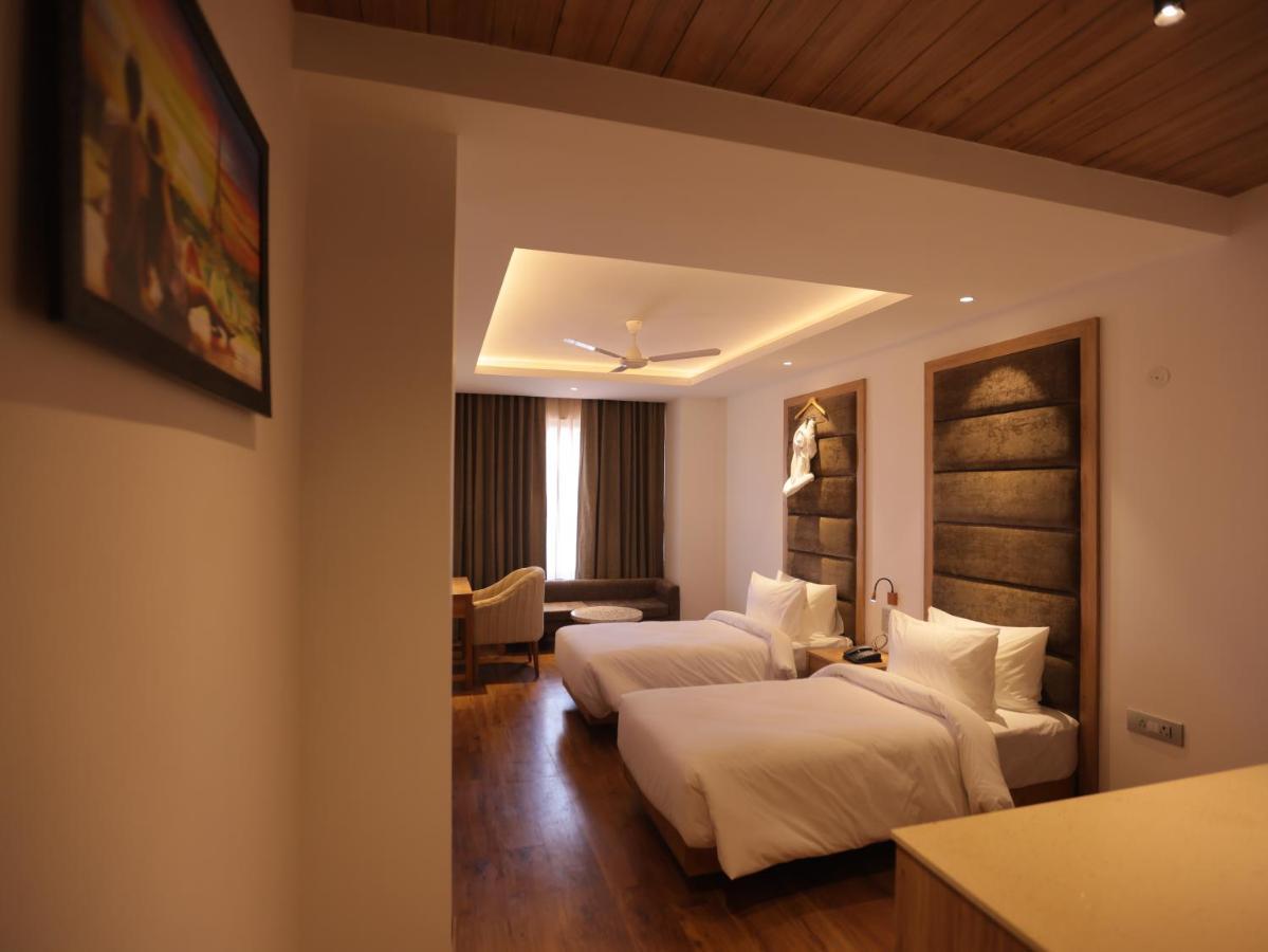 Clarks Inn Express, دهرادون المظهر الخارجي الصورة
