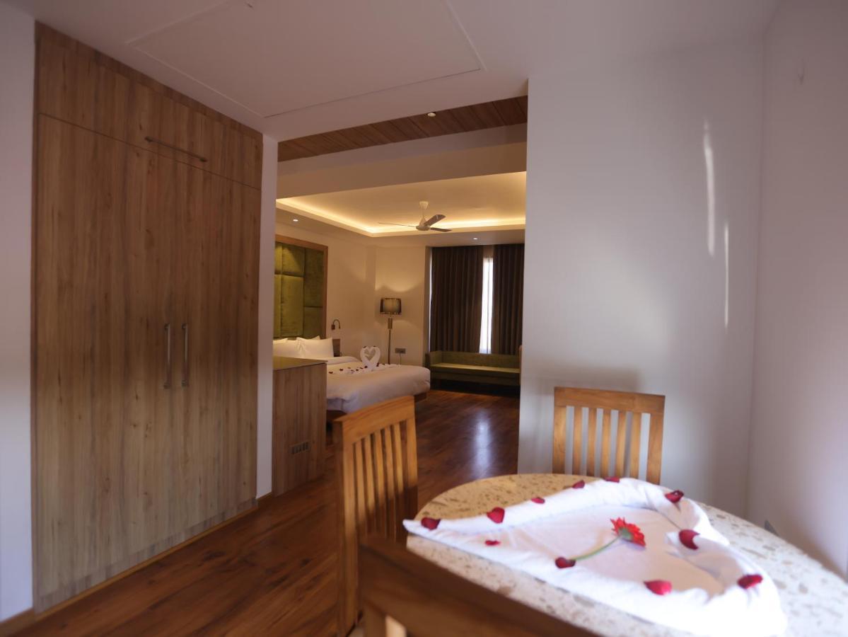 Clarks Inn Express, دهرادون المظهر الخارجي الصورة
