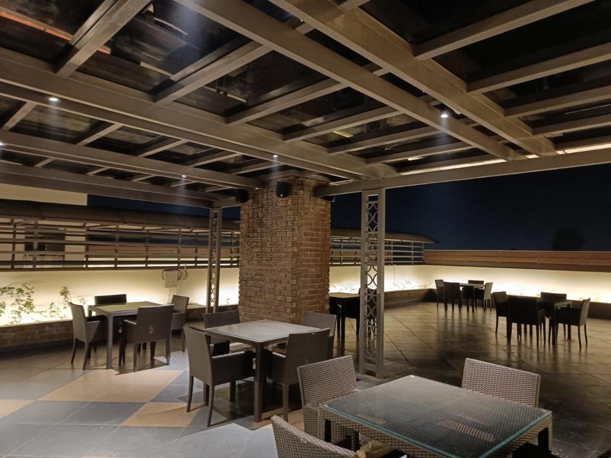Clarks Inn Express, دهرادون المظهر الخارجي الصورة